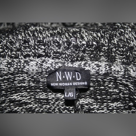 NWD - Large - Women’s Coverup Sweater - Picture 5 of 5